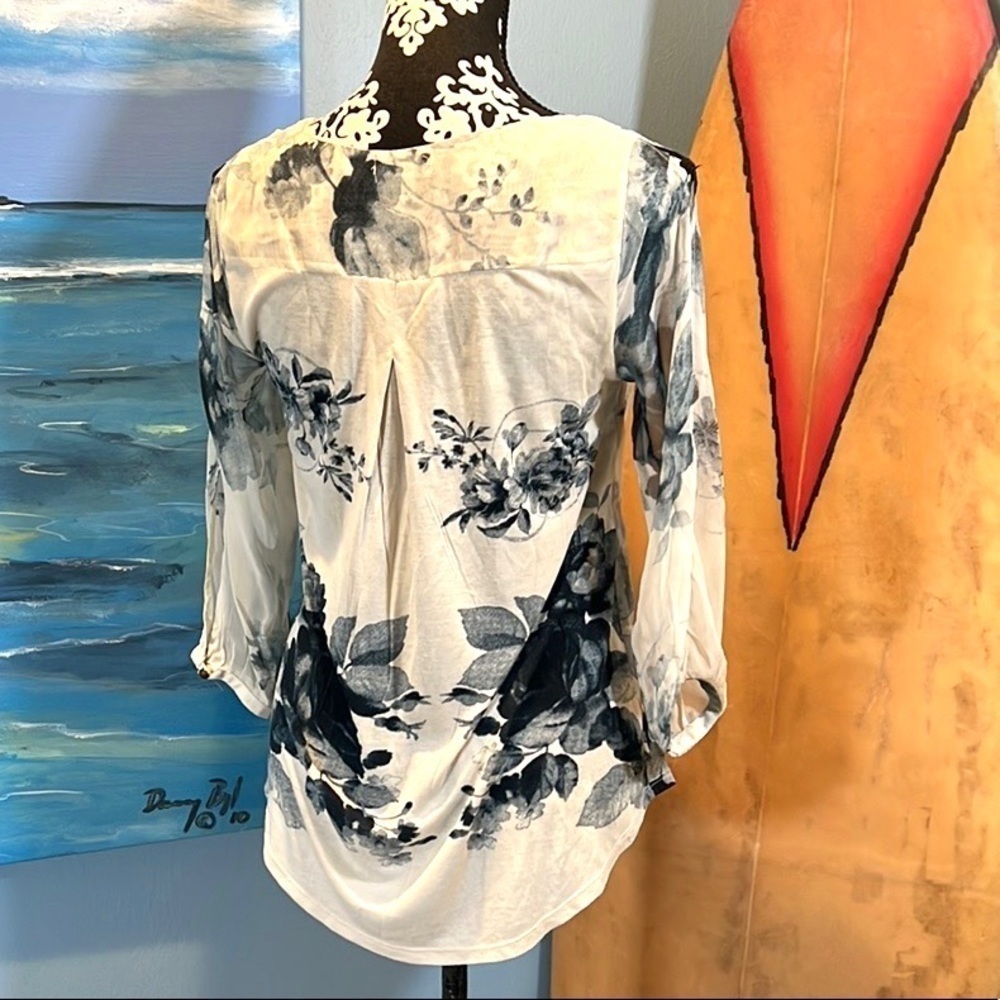 ⭐️ Lucky Brand Sheer Blue Floral Apron Front Blouse  Boho Lightweight Size XS - Picture 7 of 10